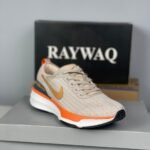 N I K E running sneakers